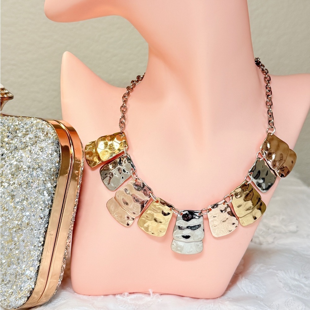 ⚜️ Elegant Gold, Silver, and Bronze Necklace - Picture 6 of 6